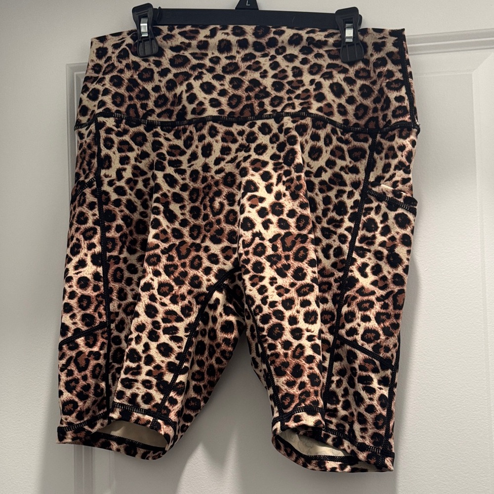 2 pack Leopard Print & Burgundy Bike Shorts w/ pockets Sz XL EUC